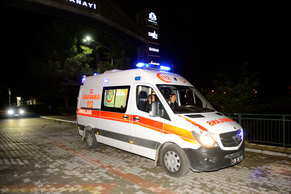 Ünlü iş adamı ve eşi rehin alınarak evleri soyuldu