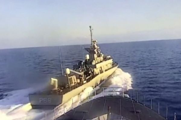 Yunan hücumbotunun tacizi görüntülendi