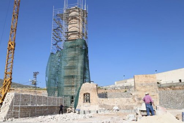 Batman'ın 612 yıllık minaresi yeni yerinde yükseliyor