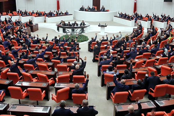 Yeni askerlik sistemi Meclis'e sunuldu