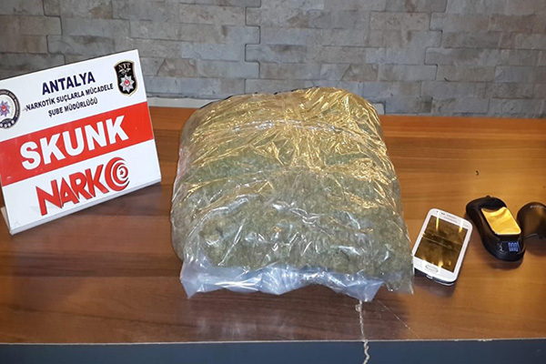 Antalya Havalimanında uyuşturucu operasyonu