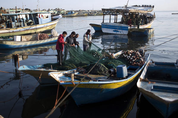 İsrail Gazzeli balıkçıların avlanma mesafesini düşürdü