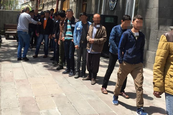 Kars'ta 49 düzensiz göçmen yakalandı