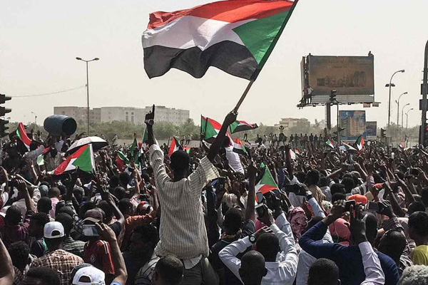 Sudan'da sular durulmuyor: Protestocular genel grevde