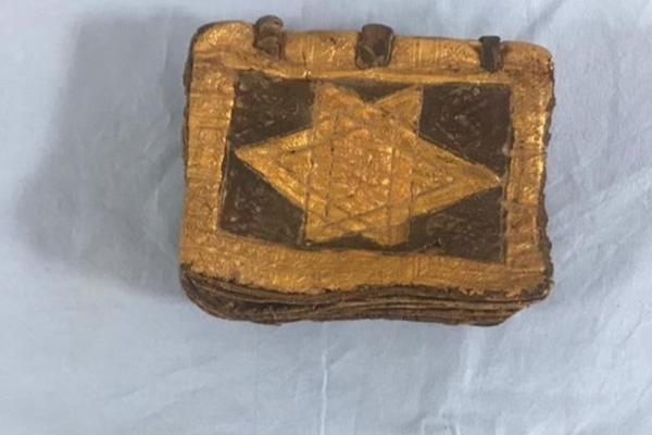 İzmir’de bin 500 yıllık İbranice kitap ele geçirildi