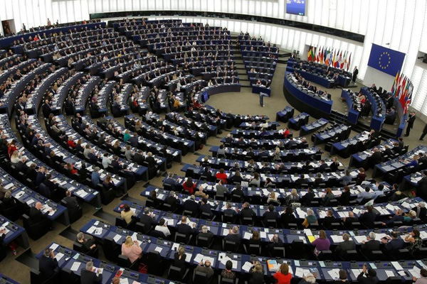 Alman siyasetçilerden AP seçimleri öncesinde aşırı sağ uyarısı