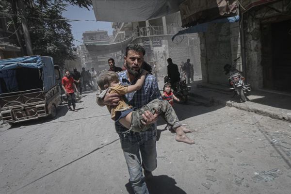 Esed rejimi İdlib'de sivilleri vurdu