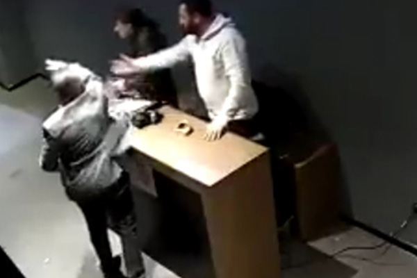 Meydan Beşiktaş'ın sahibi Şahin Şeker'in kadın çalışanı darp ettiği anlar