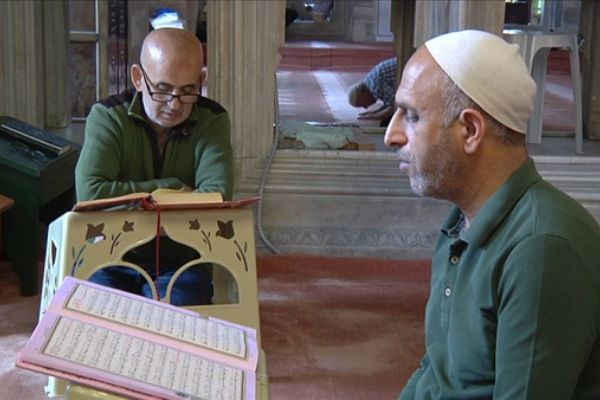 İtikaf için camiye kapandılar