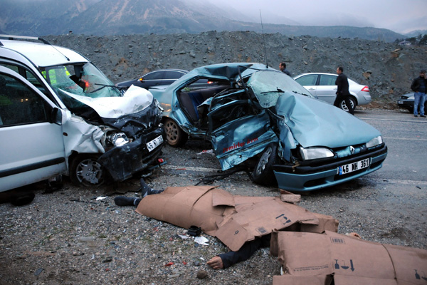 Trafik kazalarında 1 yılda 6 bin 675 kişi yaşamını yitirdi