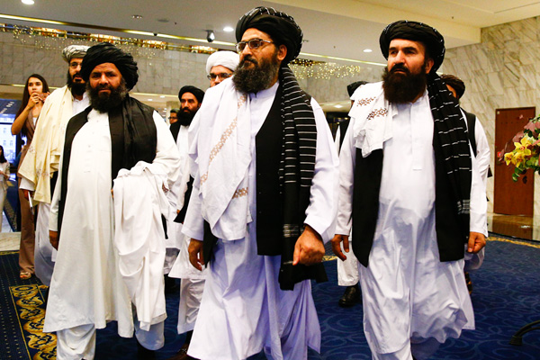 Taliban ve Afgan yetkililer Moskova'da ateşkesi konuştu