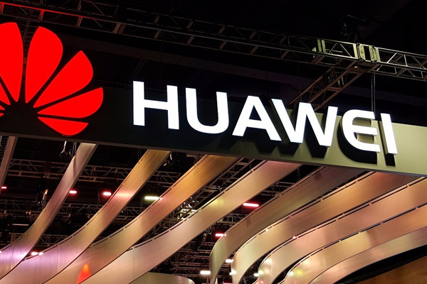 Huawei ABD'li çalışanlarını ülkelerine geri gönderdi