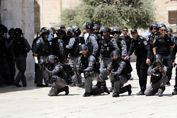 'İsrail polisi Harem-i Şerif'i kışlaya çevirdi'