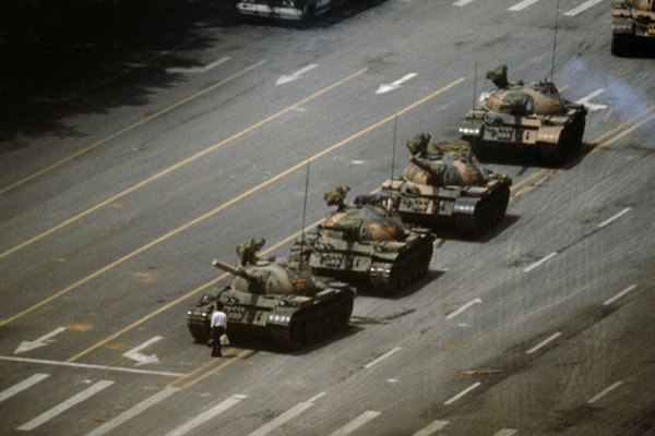 Twitter Çin'de hükümet karşıtı hesapları engellediği için özür diledi