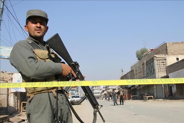 Afganistan'da bayram namazı çıkışında bombalı saldırı