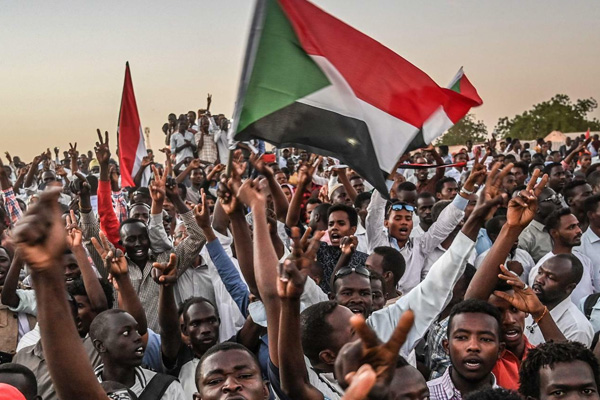 Sudan 9 ay içinde seçime gidiyor