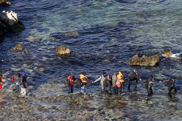 İzmir'de göçmen kaçakçılığı operasyonu