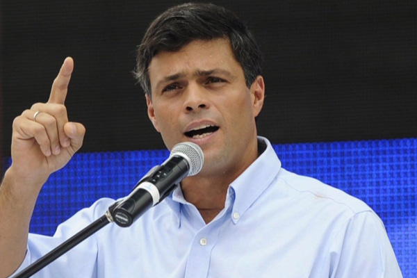 Venezuelalı muhalif lider Lopez'in eşi ve çocuğu İspanya'ya gitti