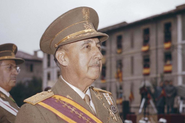 Diktatör Franco'nun mezar yerinin değiştirilmesi kararına durdurma