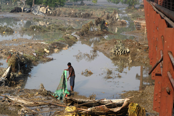 Hindistan'da sel ve fırtına