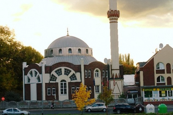 Avrupa’da islamofobik saldırılar sürüyor: Almanya'da camiye saldırı