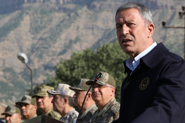 Akar'dan 2 bin 400 rakımlı üs bölgesinde 'Pençe' mesajı