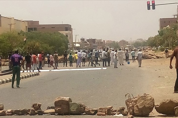 Sudanlı muhalifler ölü sayısının 100'ü geçtiğini ileri sürdü