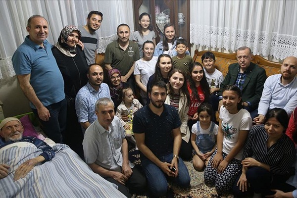 Erdoğan, Emekçi ve Soyutürk ailelerini ziyaret etti