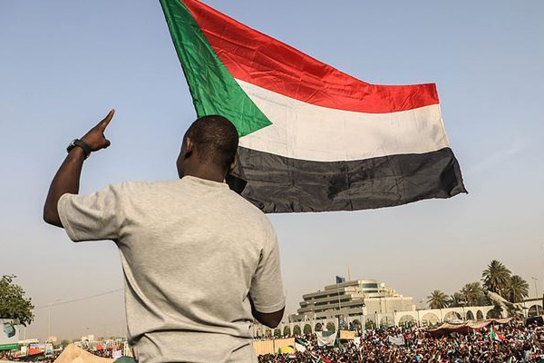 Sudan'ın Afrika Birliği üyeliği askıya alındı