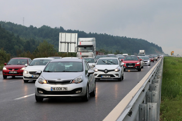 Bayram tatili dönüş trafiği başladı