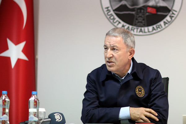 Hulusi Akar İran sınırında