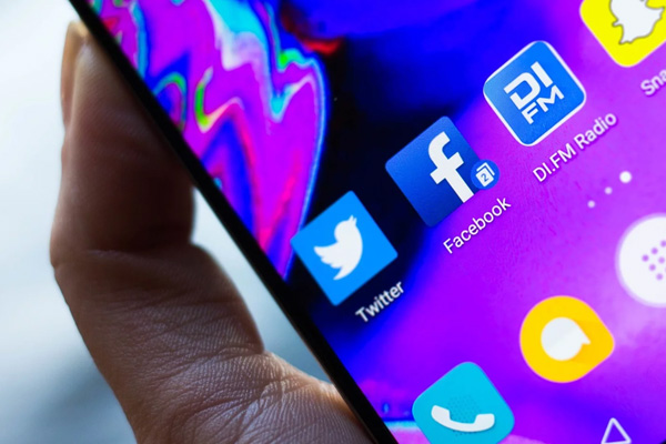 Huawei telefonlarda artık Facebook uygulamaları ön yüklü olmayacak