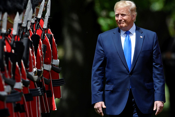 Trump'ın Ay'ı Mars'ın parçası olarak tanımlaması alay konusu oldu