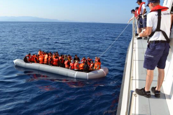 İzmir'de 92 düzensiz göçmen yakalandı