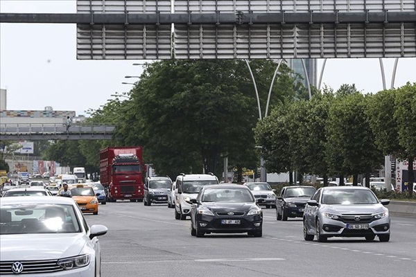 Dönüş yolunda trafik yoğunluğu