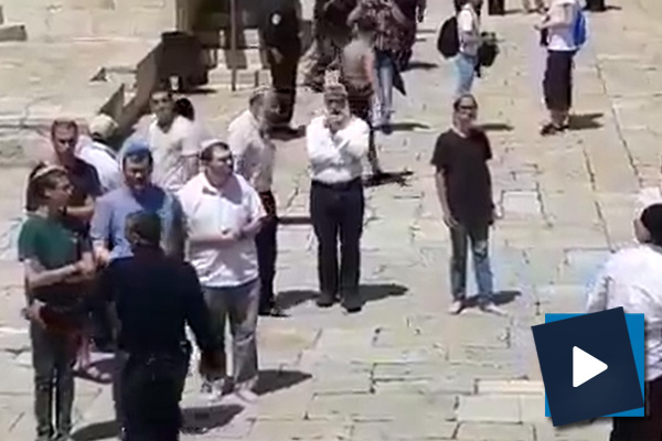 Fanatik Yahudilerden Mescid-i Aksa'ya baskın