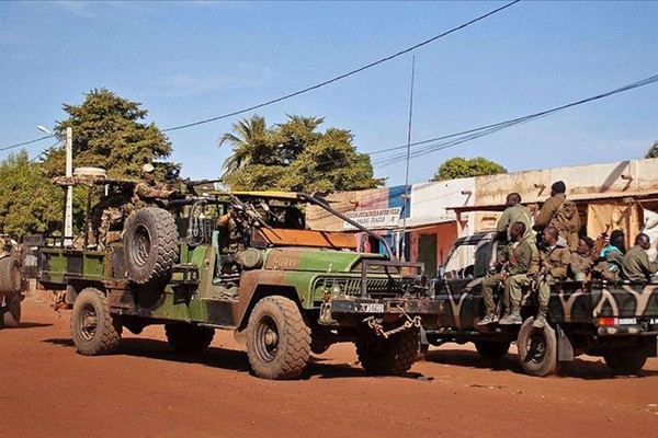 Mali'de köye saldırı: En az 95 ölü