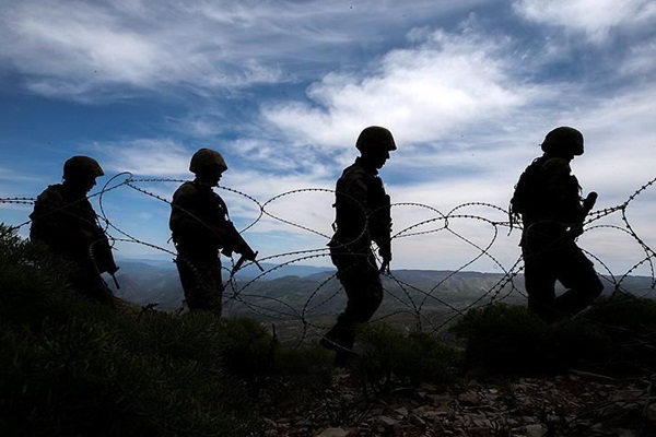 FETÖ ve PKK şüphelisi 5 kişi sınırda yakalandı