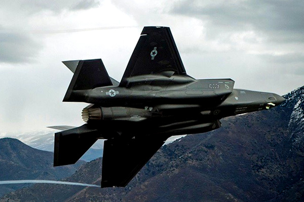 'F-35'lerin pilotların hayatını tehlikeye atacak hataları var'