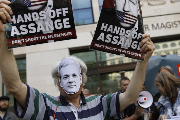 Assange'ın ABD'ye iade davası ertelendi