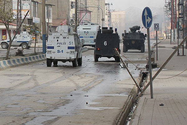 Sur’da Gazi Caddesi’nde yasak kalktı