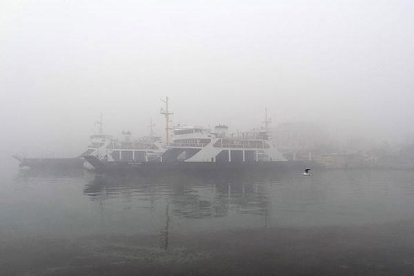 Feribot seferlerine fırtına engeli