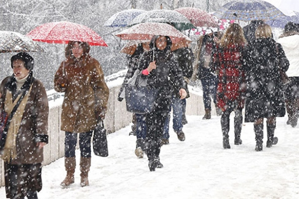 İstanbul'da beklenen kar yağışı başladı