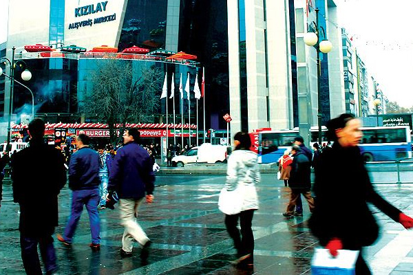 Ankara'da iki canlı bomba yakalandı