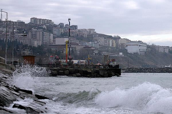 Marmara'da ulaşıma poyraz engeli