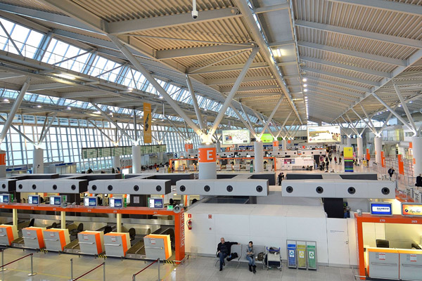 Polonya'da havalimanında bomba paniği