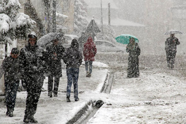 İstanbul’da kar yağışı etkisini arttırıyor