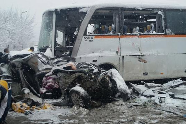 Kocaeli'de zincirleme kaza: 1 ölü