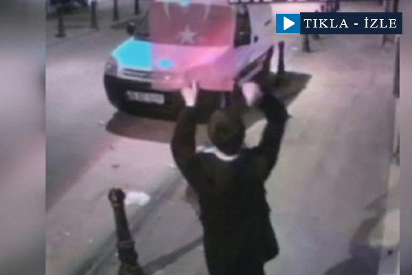 Türk Bayrağı'na çirkin saldırı