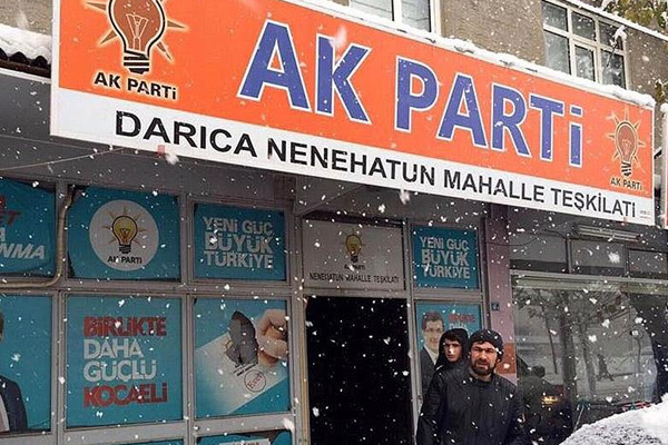 Kocaeli'de AK Parti temsilciliğine molotofkokteylli saldırı